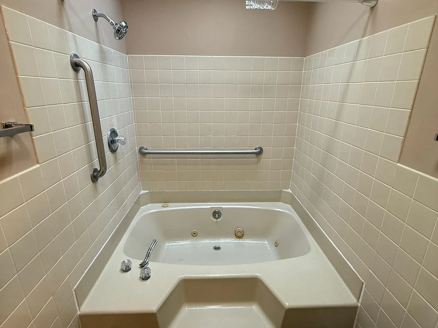 2 bed, 1.5 bath, 1257 sqft, $1,250 — Photo 1