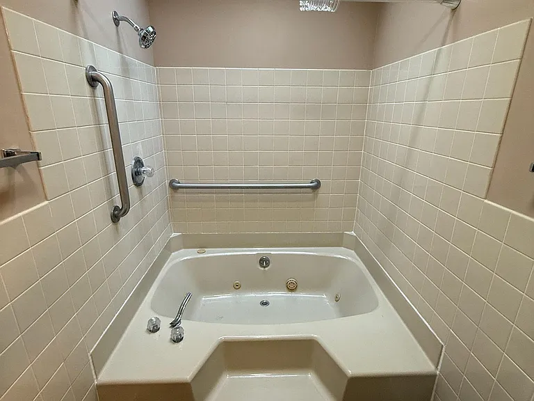 346 White Oak Ln — Photo 1