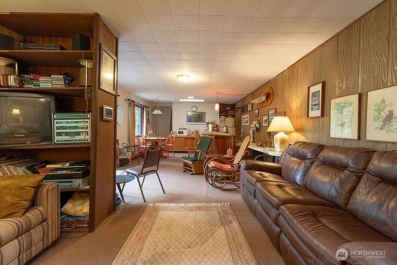 5th image of 3192 Clearwater Road