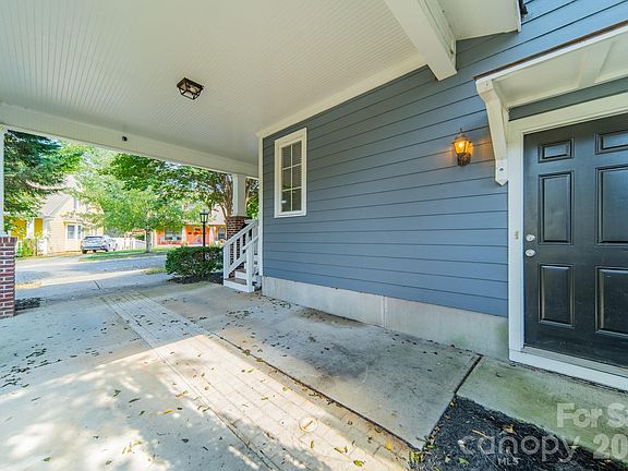 5th image of 2823 Whiting Ave