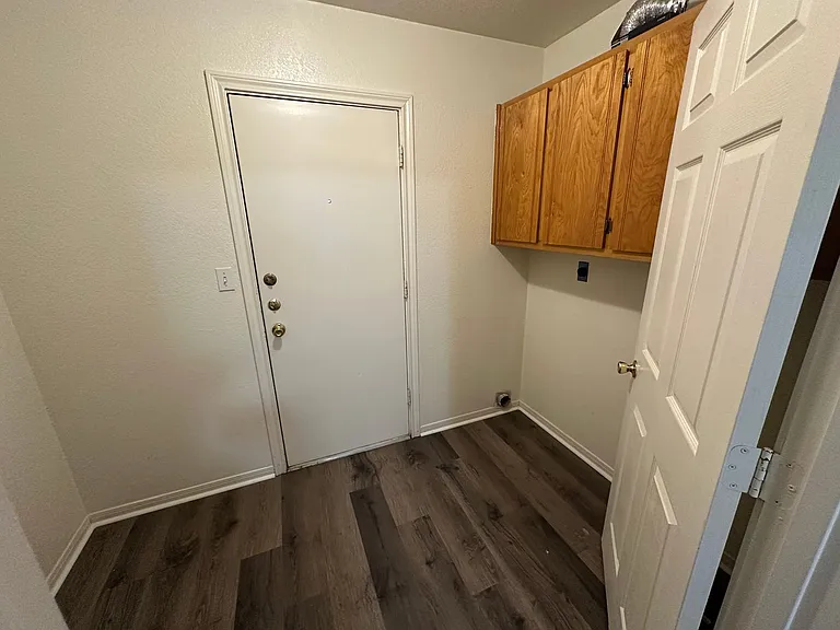 204 W Avenue F — Photo 10
