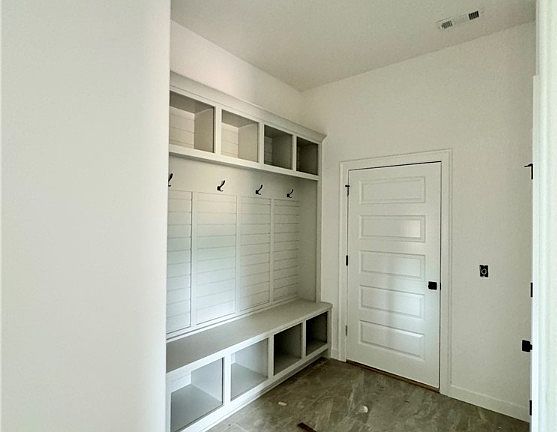3rd image of 301 Jenna Ln