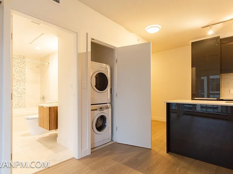 1283 Howe St #701 — Photo 13
