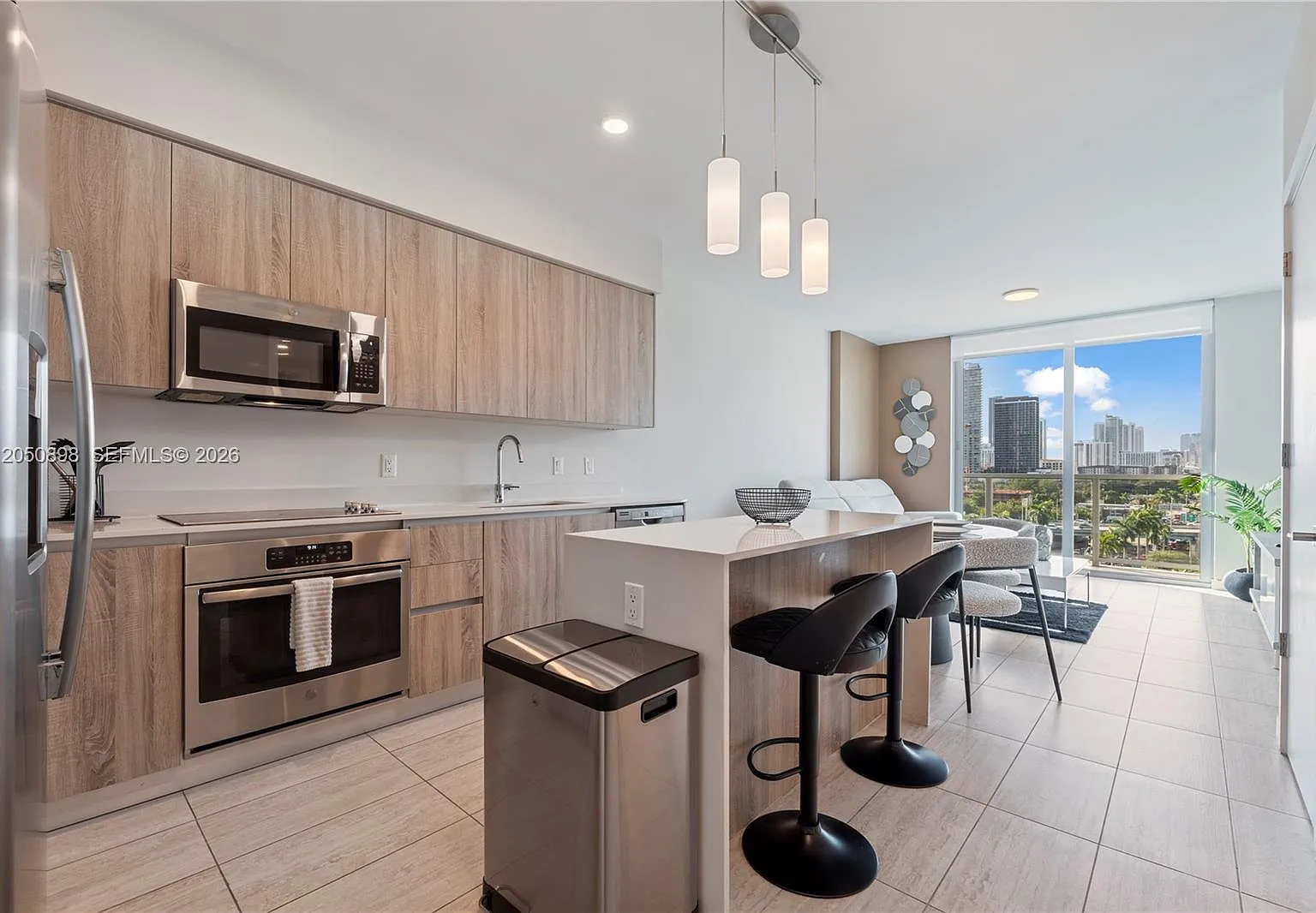 Quadro Condo — Photo 1