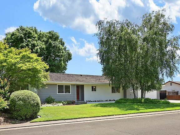 3rd image of 890 Tehama Dr