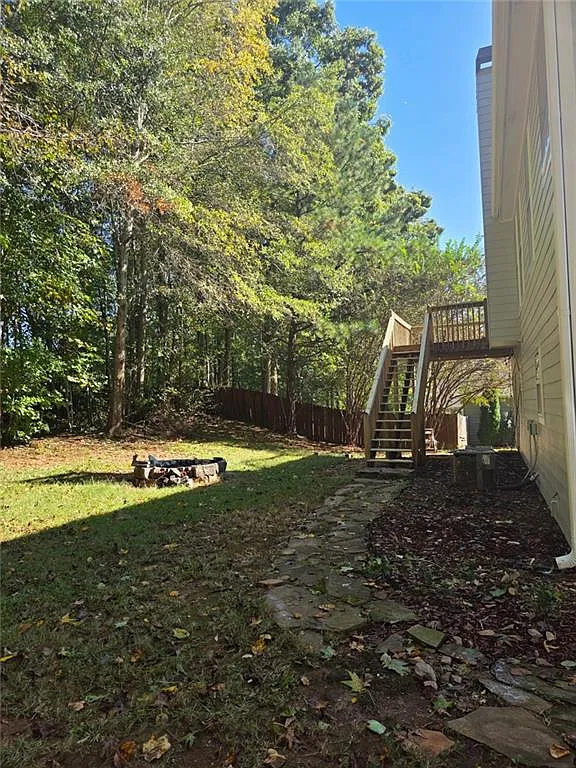 5 bed, 2.0 bath, 3577 sqft, $2,300 — Photo 4