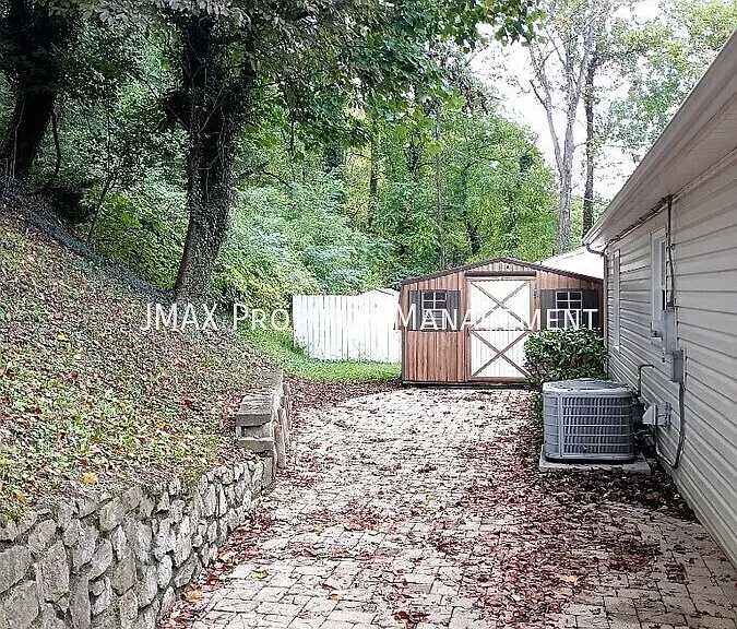2679 Beverly Blvd SW — Photo 19