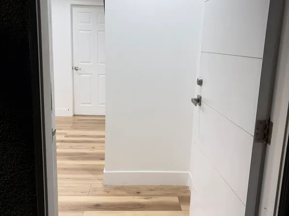 (undisclosed Address), Van Nuys, CA 91405