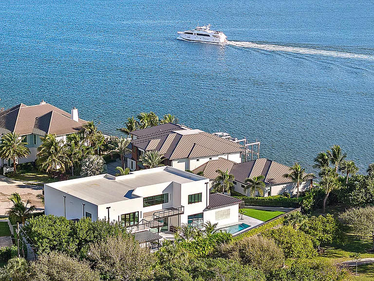 706 Lakeside Cir — Photo 36