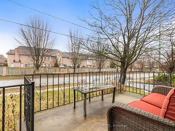 5th image of 107 Maple St W