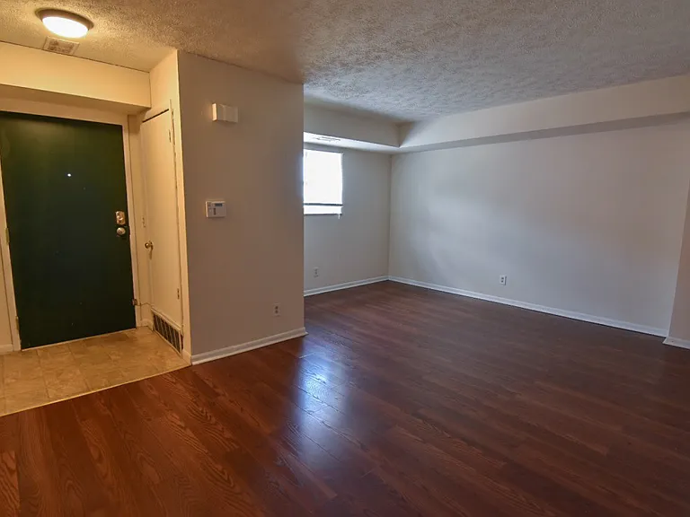 1503 Summit St #E — Photo 1
