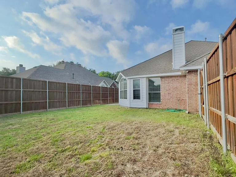 11002 Tree Shadow Ln — Photo 16