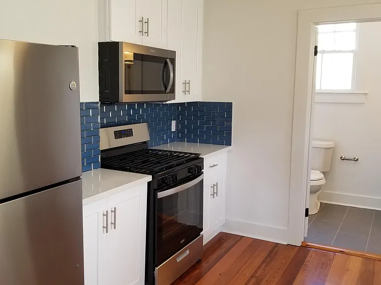 622 6th St — Photo 3