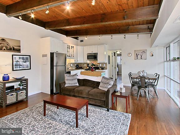3rd image of 4937 Americana Dr APT 202