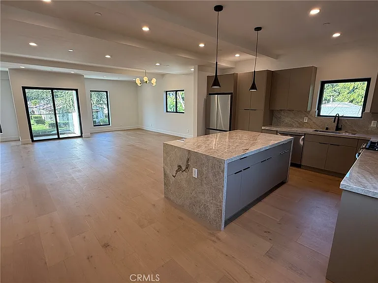 12816 Bloomfield St — Photo 8