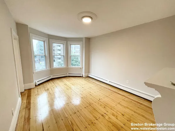 (undisclosed Address), Roxbury, MA 02120