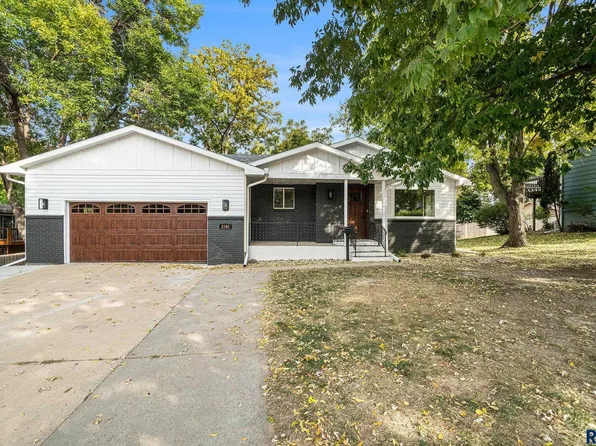 2304 S Kiwanis Ave, Sioux Falls, SD 57105