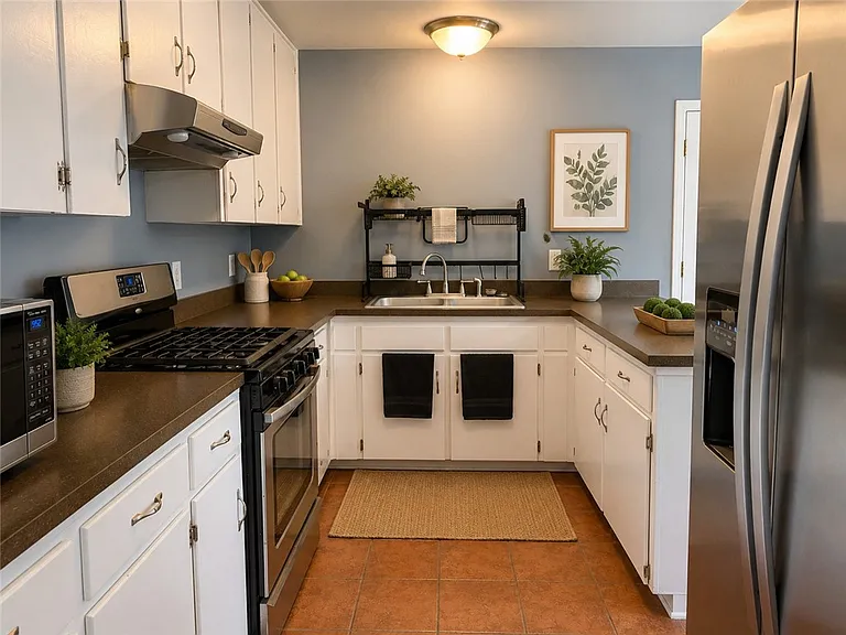 408 Brookside Dr W — Photo 8