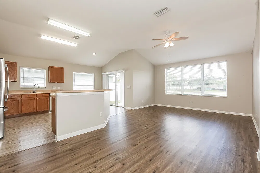 3 bed, 2.0 bath, 1560 sqft, $3,110 — Photo 3