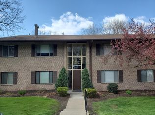 5080 Sanlin Dr, Coraopolis, PA 15108