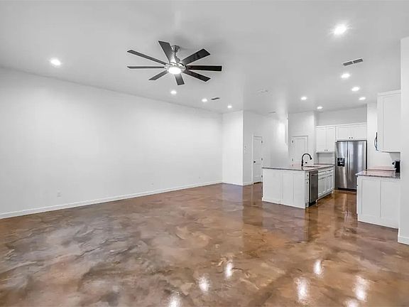 3rd image of 1540 W Long St