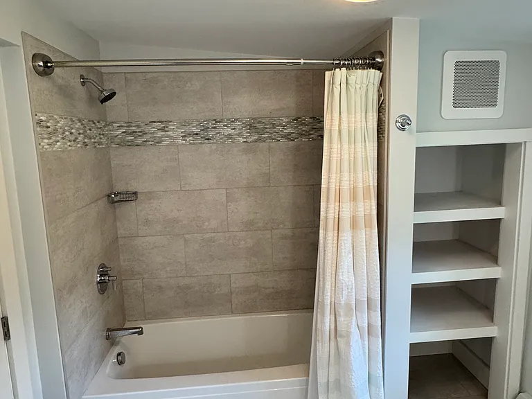 1069 Pine St — Photo 12