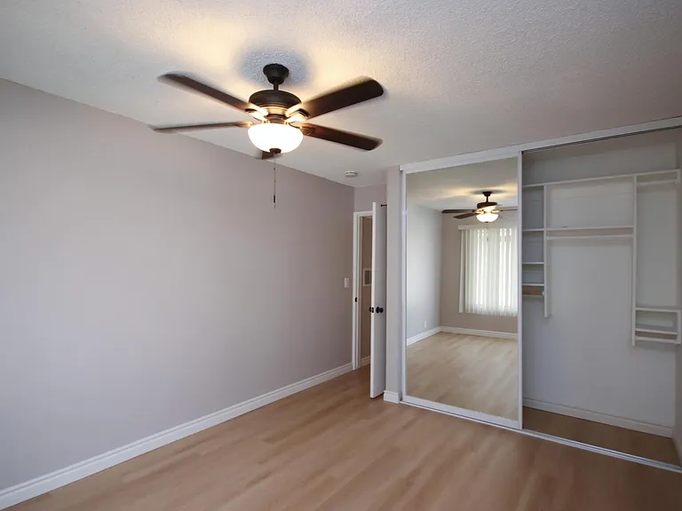 976 E Villa St #16 — Photo 14