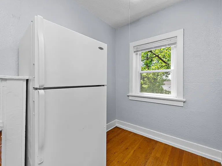 901 E Linwood Blvd — Photo 10