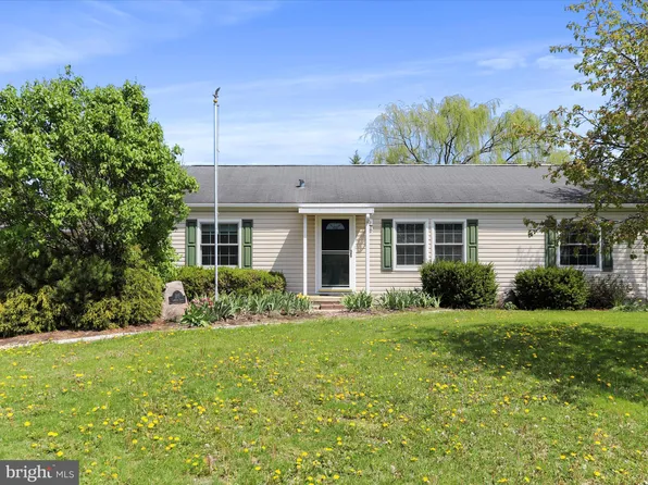 115 Camelot Dr, Chambersburg, PA 17202