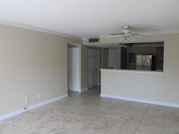 4th image of 2740 Coconut Bay Ln Unit 2C