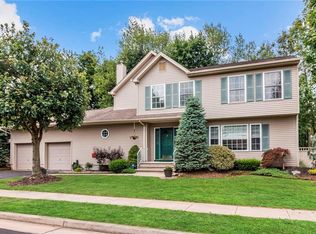 6 Erin Ct, Edison, NJ 08817