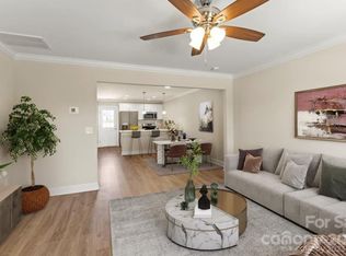 1558 Oak Leaf Dr, Hickory, NC 28601