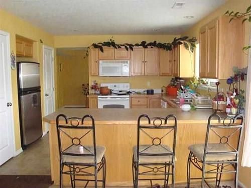 4th image of 823 N Owen Ave