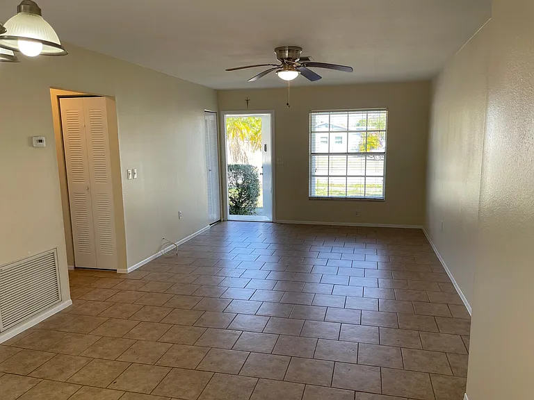 4001 Sandpointe Dr — Photo 5