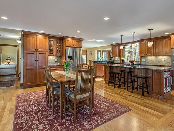 5th image of 22 N Hill Dr