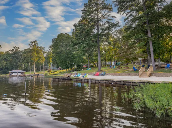 385 S Holiday Dr, Macon, NC 27551