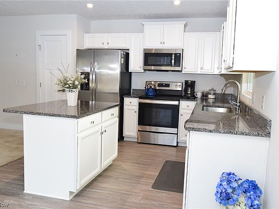 3rd image of 1567 Leslie Dr