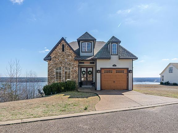 3rd image of 15 High Pointe Dr