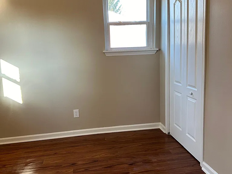 410 Savannah Ave — Photo 13