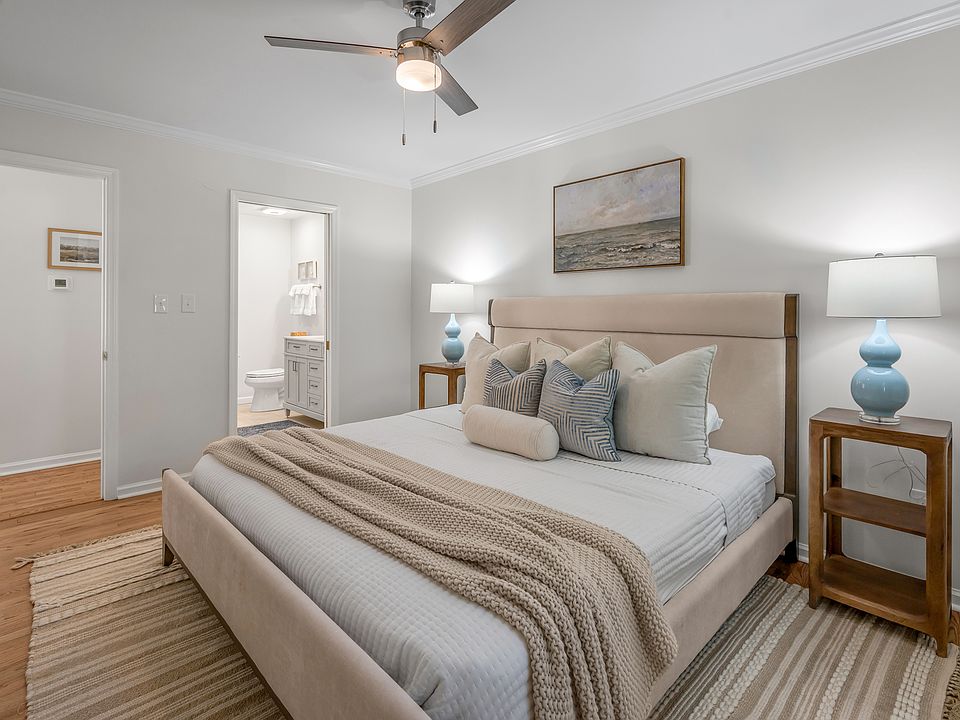 King suite on main level/1st floor