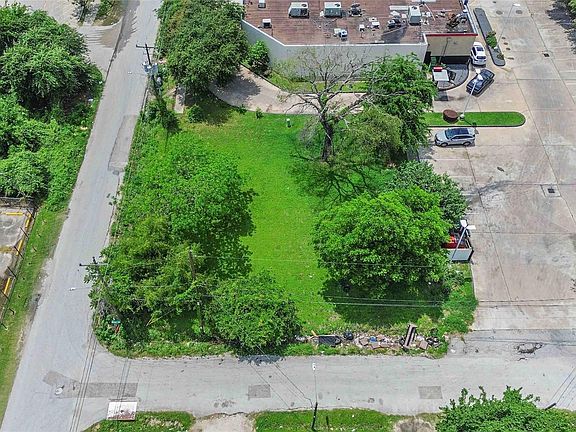 4th image of 3495 Des Chaumes St