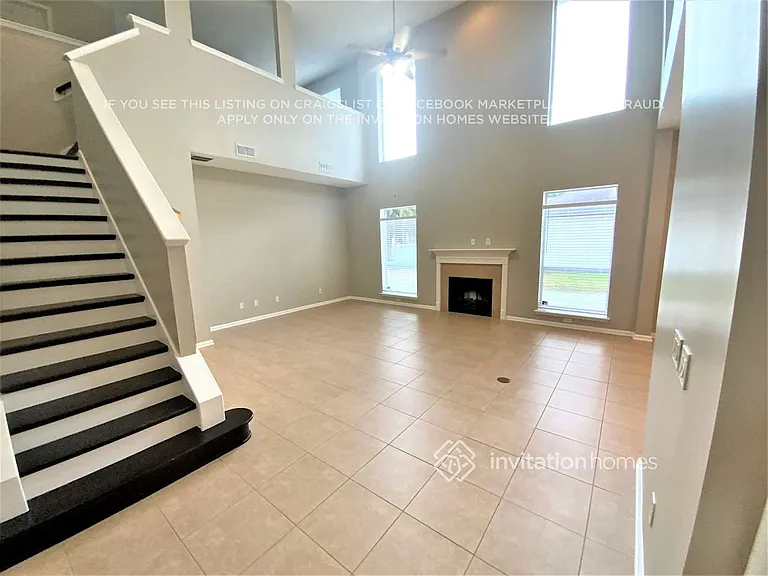 340 Brier Rose Ln — Photo 4