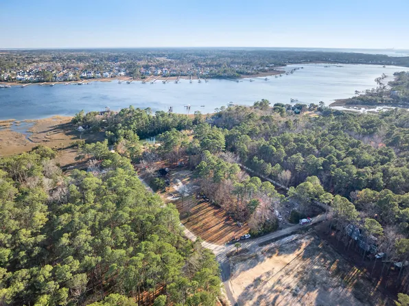 815 Yaupon Dr, Charleston, SC 29492