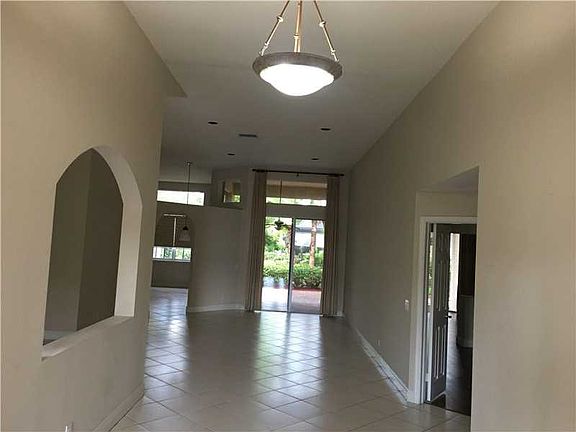 2nd image of 2554 Jardin Way