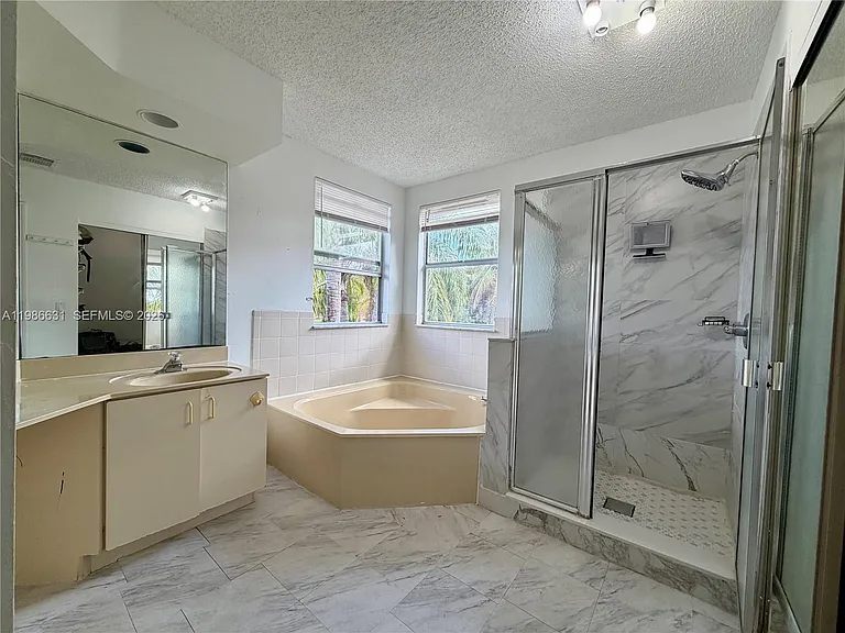 12619 NW 11th Pl — Photo 14
