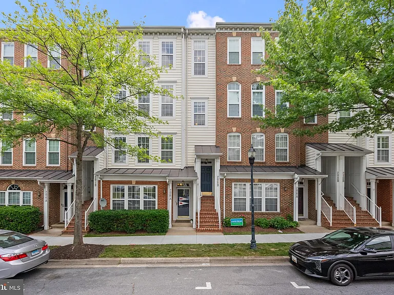 206 Heathwalk St #B — Photo 4