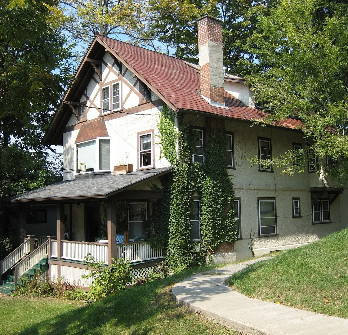 708 E Seneca St — Photo 1