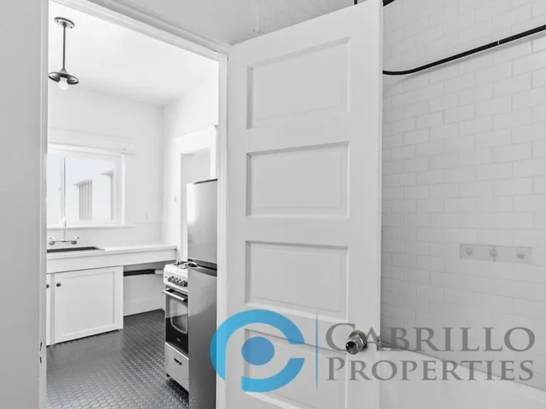 Casa Blanca Apartments — Photo 32