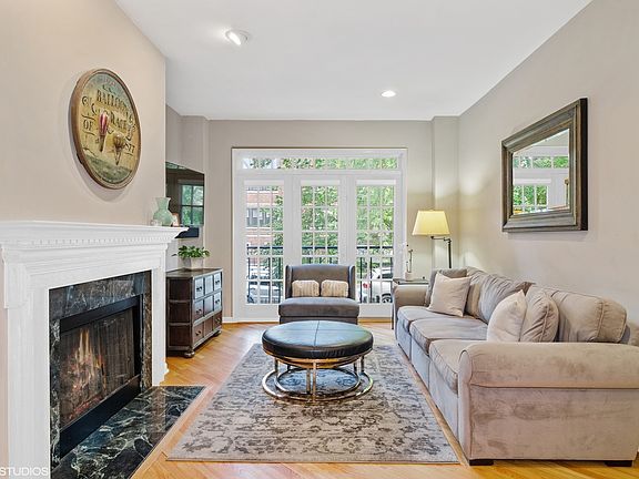 3rd image of 651 W Wellington Ave APT 1