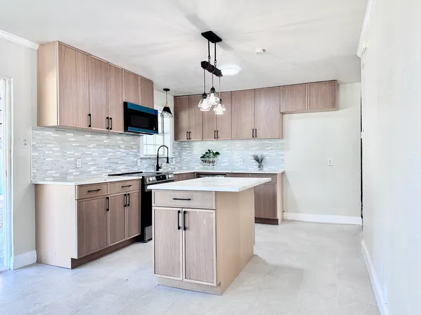 1015 Noble Ave, Carrollton, TX 75006